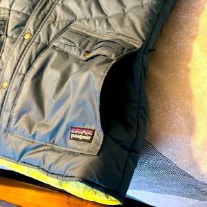 Womens Patagonia vest.  Medium.  Excellent condition!  Looks brand new.
